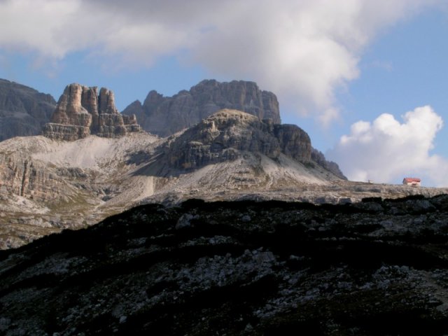 Sextnerstein uprostřed, vlevo Toblinger Knoten