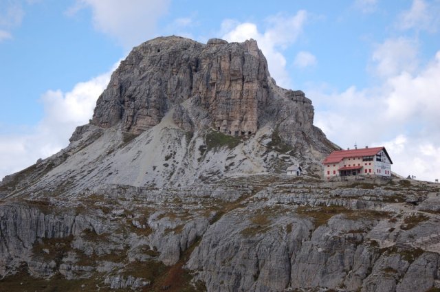Provrtaný a rozstřílený Sextnerstein