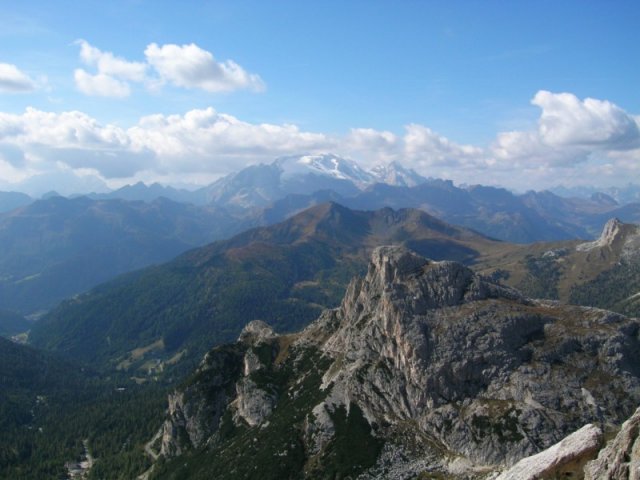 Výhled oknem na Marmoladu